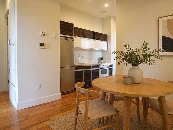 4th image of 490 Kosciuszko St #3A