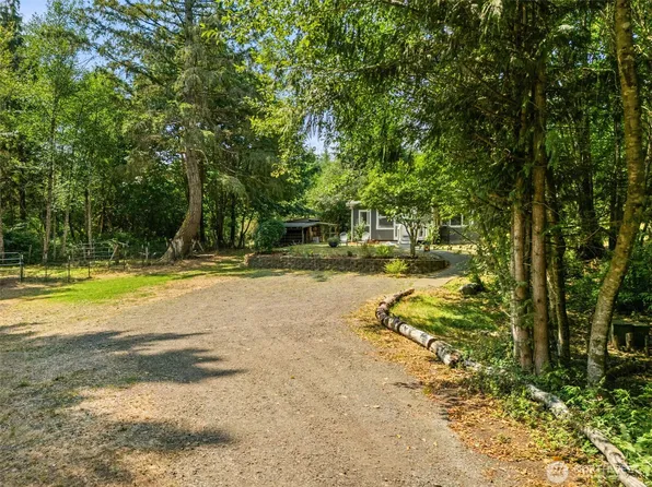 960 E Dawn Drive, Allyn, WA 98524