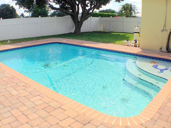 3rd image of 7710 Pine Tree Ln