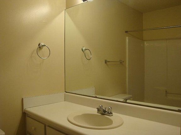 3rd image of 373 Brookfield Dr