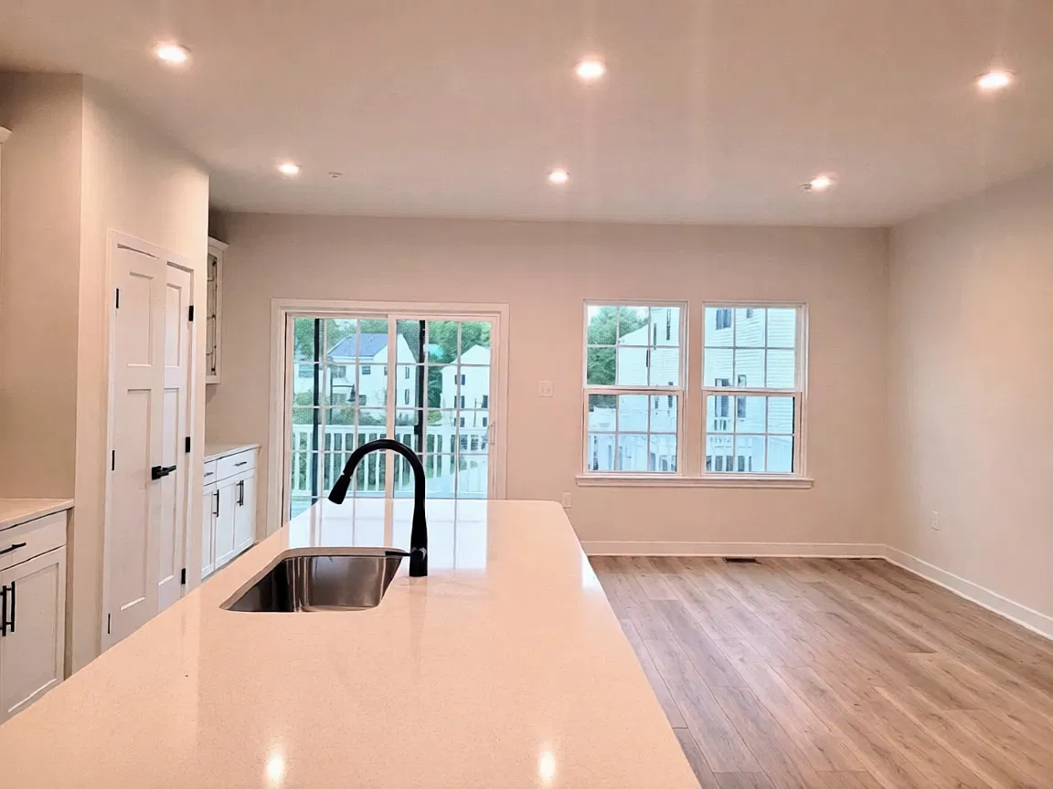 4 bed, 3.5 bath, 2036 sqft, $3,500 — Photo 4