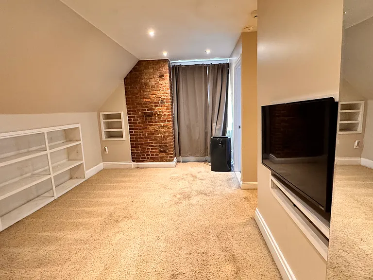 223 Lehigh Ave — Photo 32