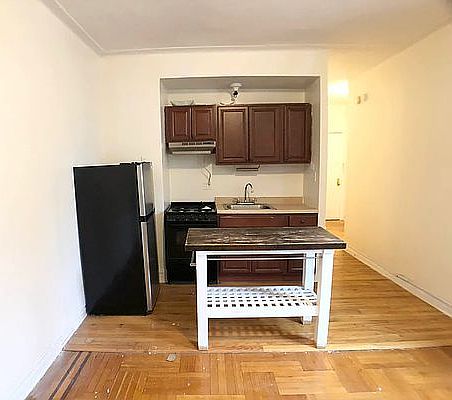 3rd image of 18 E 21st St APT E3
