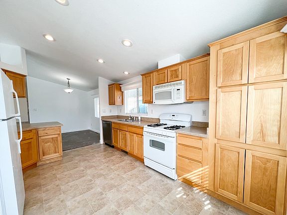 3rd image of 380 Los Encinos Ct #380
