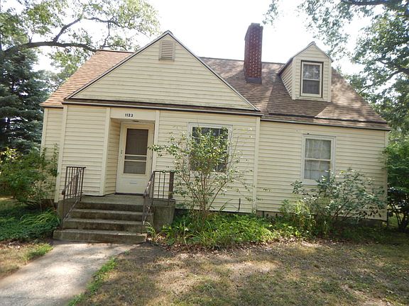 3rd image of 1123 Emerson Ave