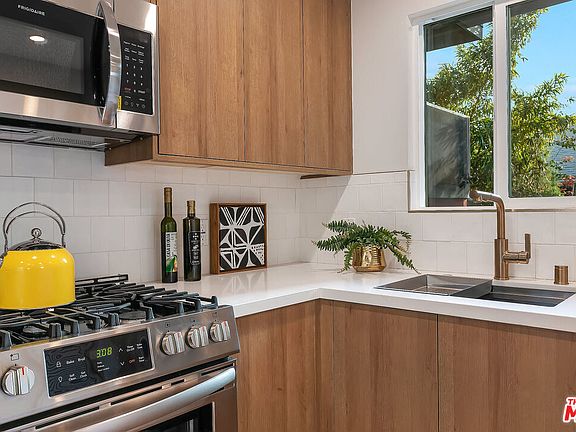 4th image of 328 1/2 Parkman Ave