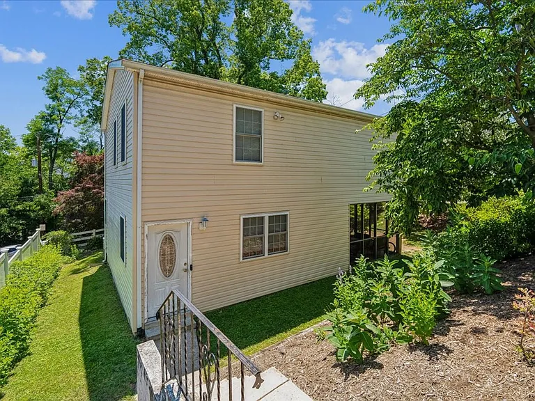200 Geneva Ave — Photo 4