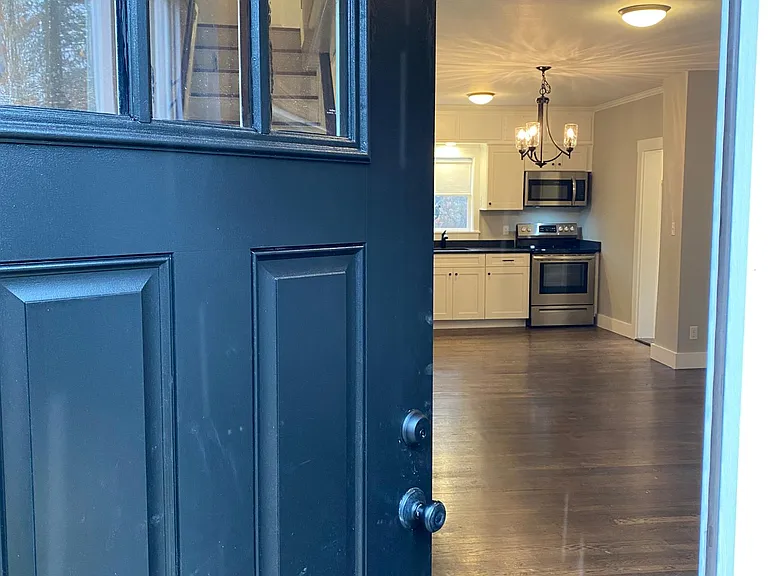 35 Henry St — Photo 1