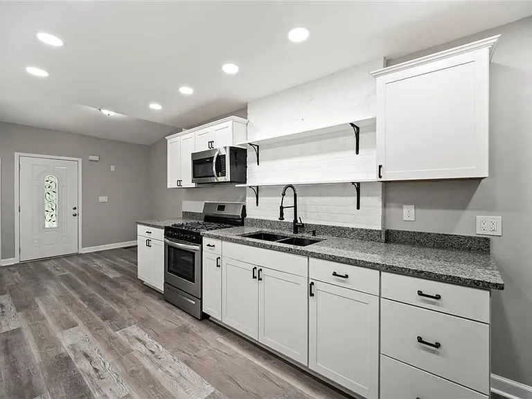 1126 Briarcliff Pl NE #3 — Photo 4