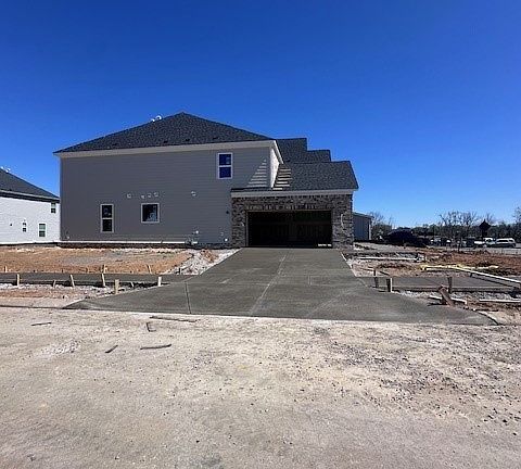 5th image of 513 Red Barn Way