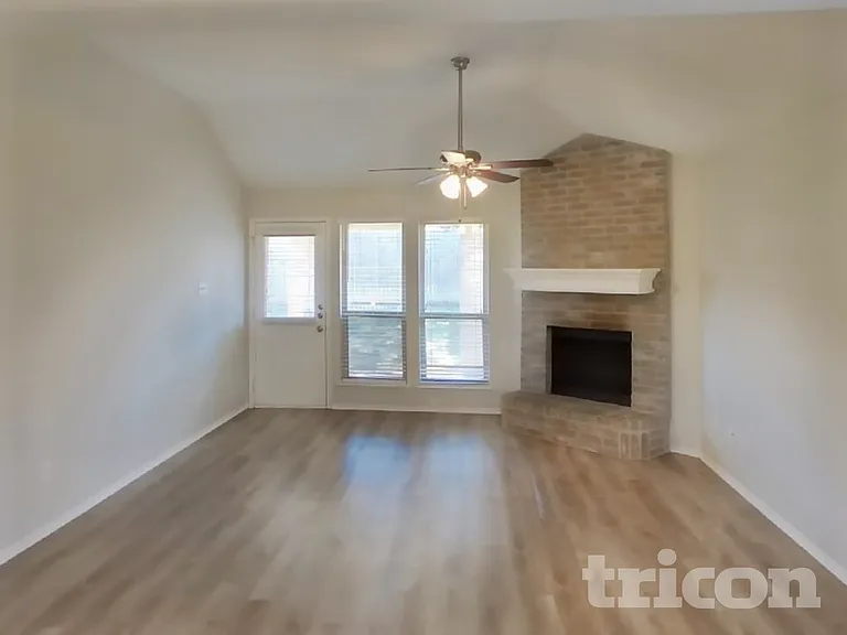 304 Sardius Blvd — Photo 2
