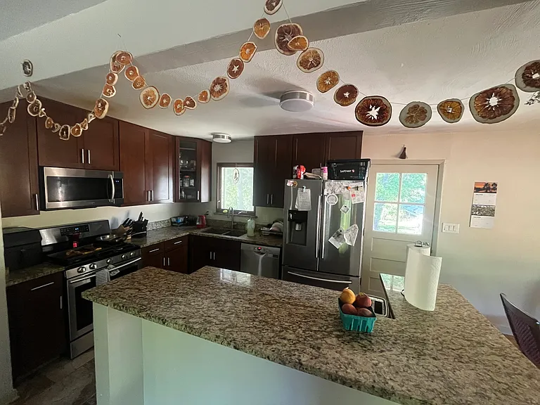 570 Hartford Dr — Photo 4