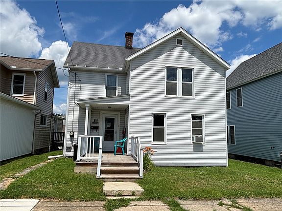4th image of 305 Janeway St