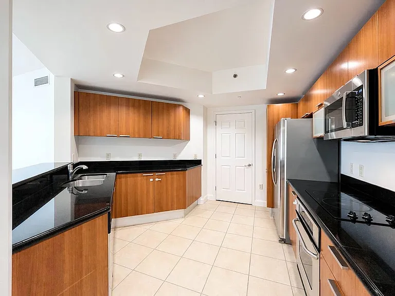 241 Riverside Dr #807 — Photo 5