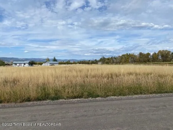 90 Strawberry Creek Ln, Bedford, WY 83112