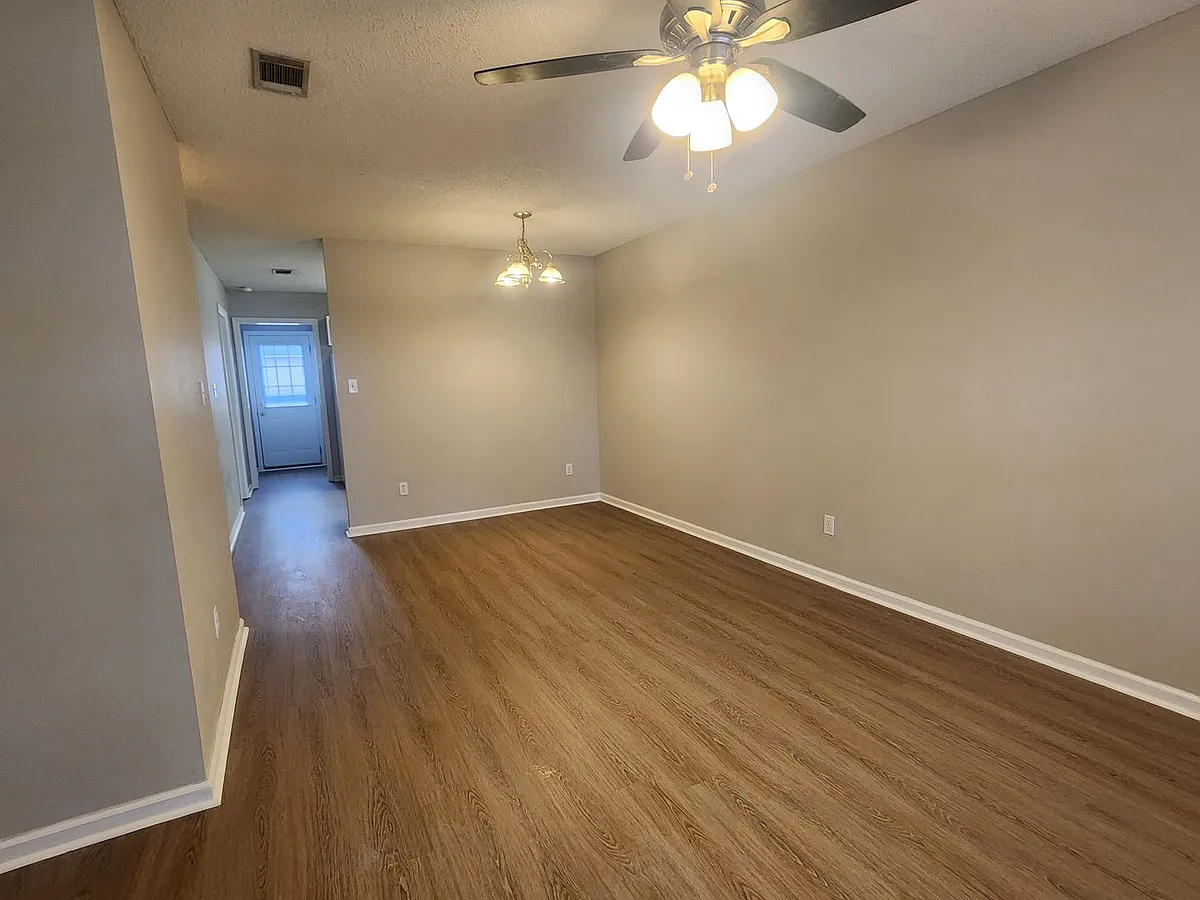 Building Photo - 6000 Susan Cir