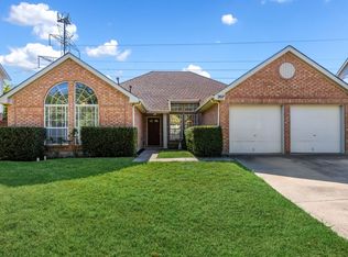 207 Crane Dr, Grand Prairie, TX 75052