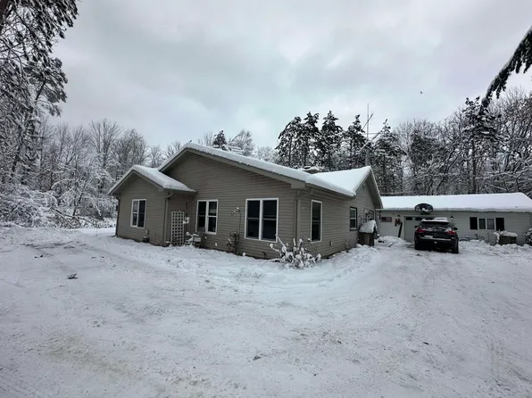 520 Blue Spruce Ln, Midland, MI 48640