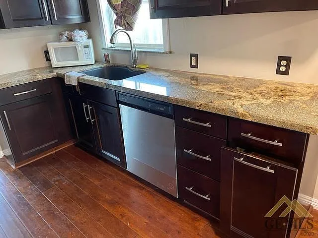 319 Highland Dr — Photo 3