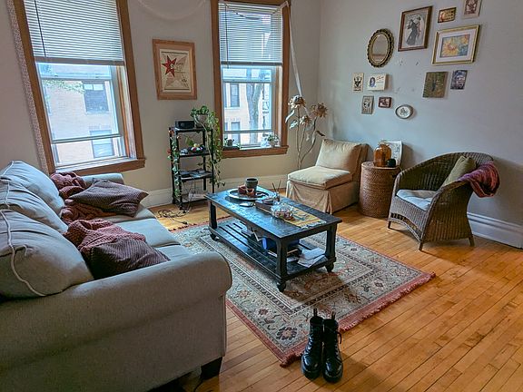 3rd image of 1638 W Waveland Ave