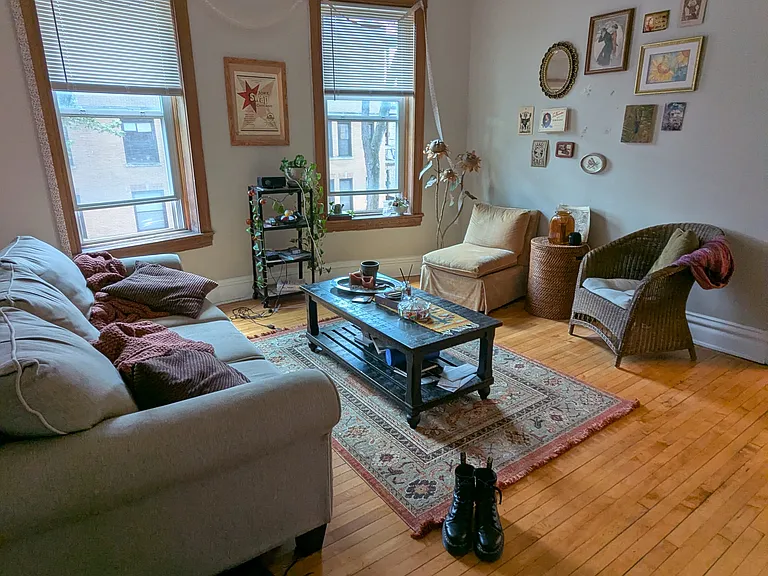 1638 W Waveland Ave — Photo 3
