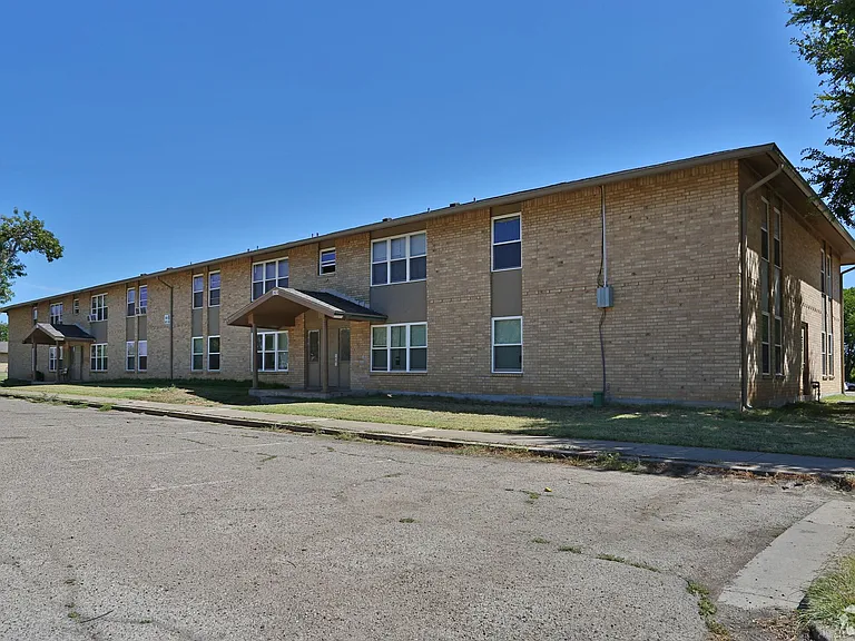 2724 Robinson Dr — Photo 1