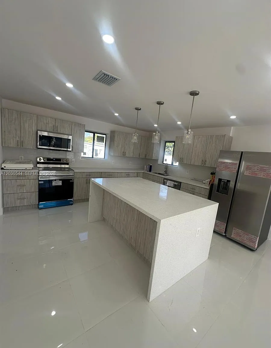 Windward Estates Sec 1 — Photo 4