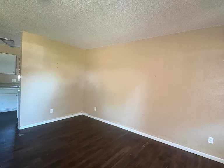 1414 Becky Ct — Photo 2