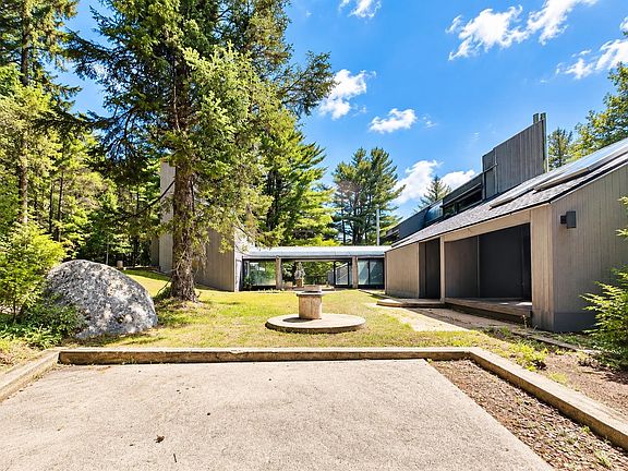 4th image of 435 Avery Hill Road
