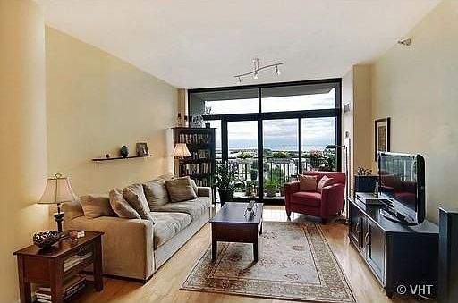 2nd image of 1322 S Prairie Ave Unit 1308