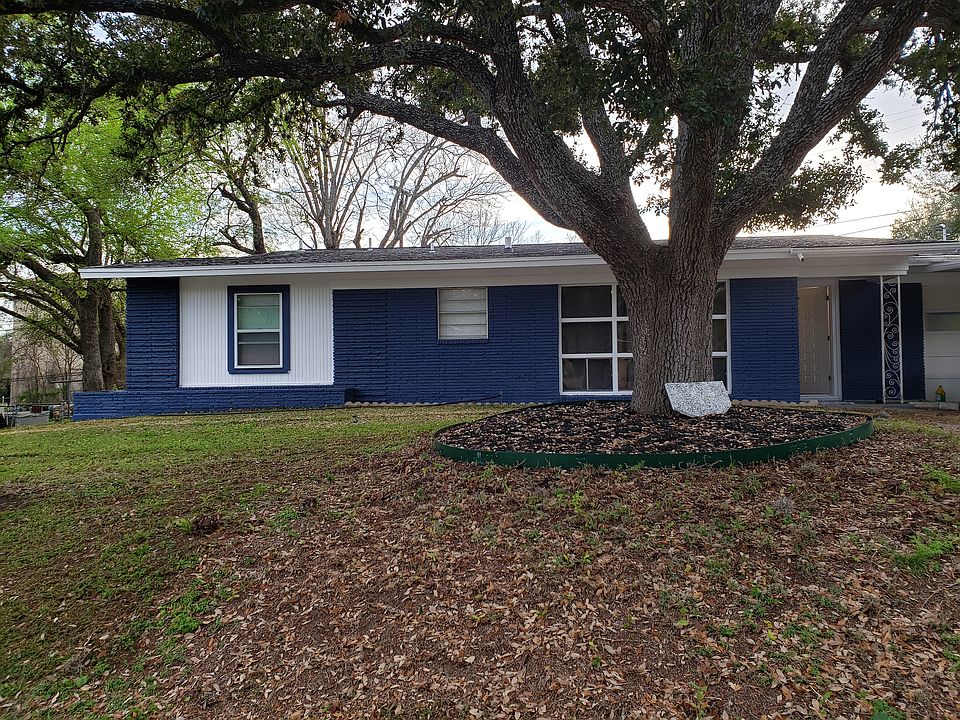 1st image of 210 Clubhill Dr