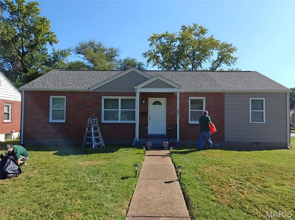1290 S New Florissant Rd, Florissant, MO 63031