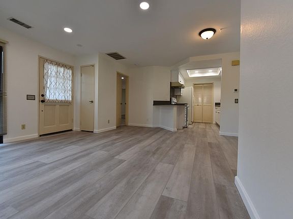4th image of 101 Bramble Ln