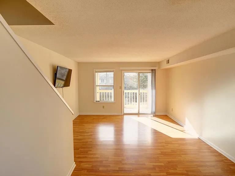 988 Clarizz Blvd S — Photo 6