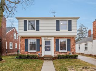 1499 Hollywood Ave, Grosse Pointe Woods, MI 48236