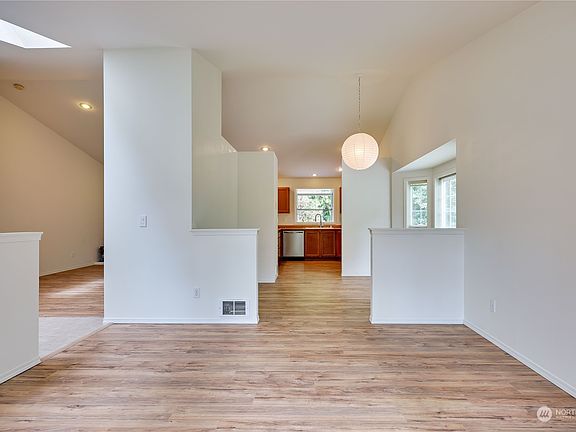 4th image of 113 Vancouver Lane
