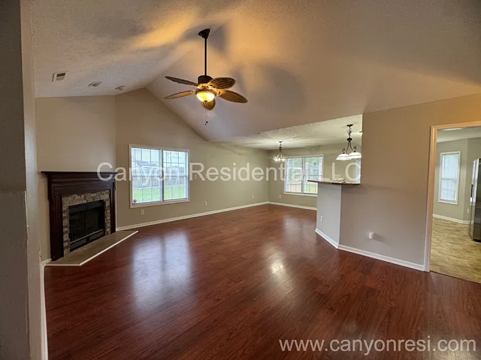 3 bed, 2.0 bath, 1767 sqft, $1,985 — Photo 4