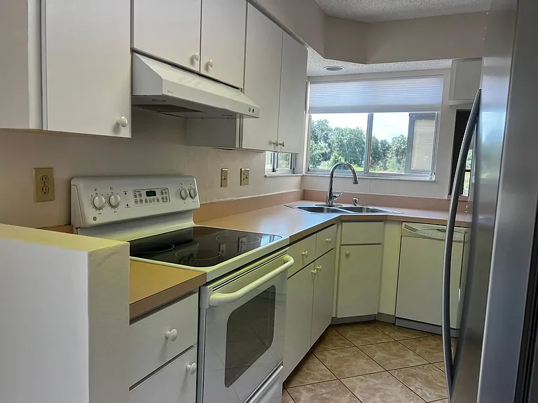 3018 Sail Pointe Cir #4-B — Photo 6
