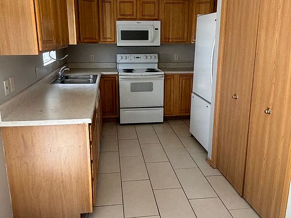 5th image of 825 Hanneman Dr