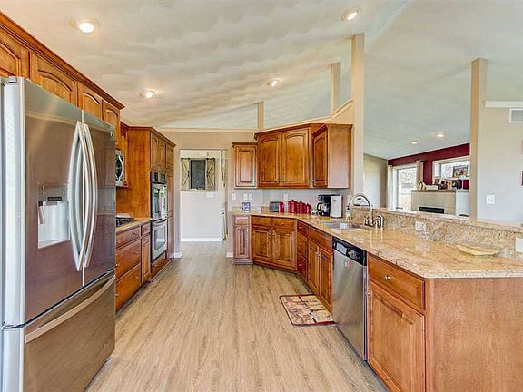 5th image of 413 Comfortcove St