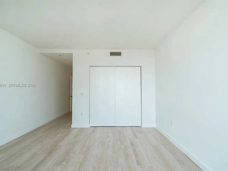 45 SW 9th St #4906 — Photo 17