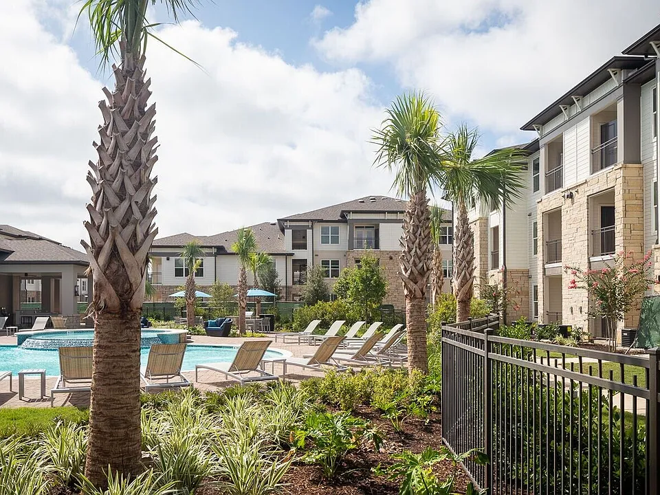 Broadstone Vintage Park apartments community photo