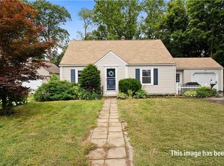 74 Algonquin Rd, Rumford, RI 02916