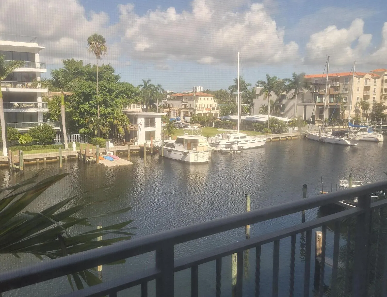3 bed, 4.5 bath, 3928 sqft, $10,500 — Photo 2