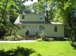 95 Preston Dr, Gillette, NJ 07933