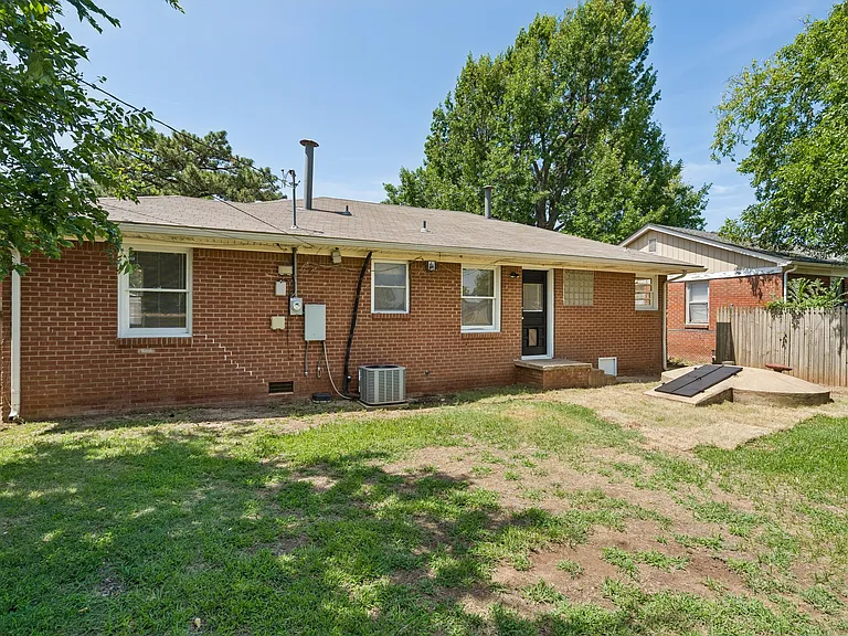 1603 Carlisle Ct — Photo 30