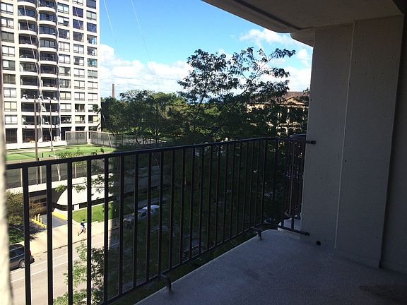 5th image of 1960 N Lincoln Park W APT 503