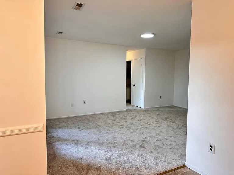 412 Green Hollow Dr — Photo 5