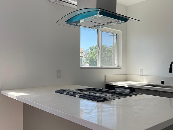 2nd image of 2486 1/2 N Pasadena Ave