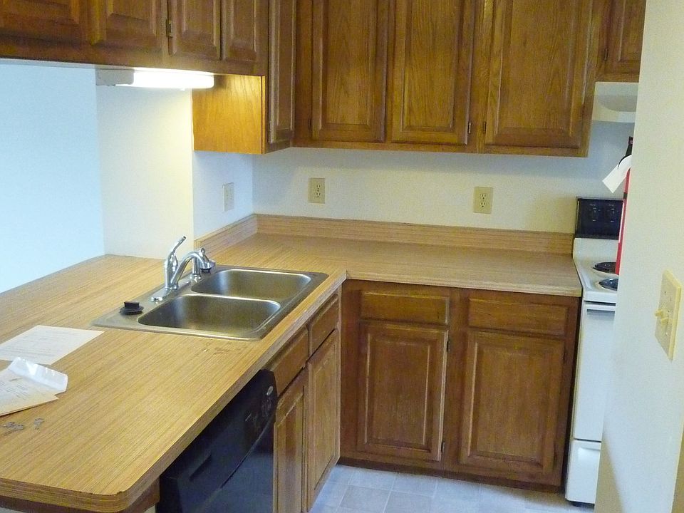 L-shaped kitchen